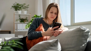 Россиянам советуют не выходить из домовых чатов, даже если достал спам