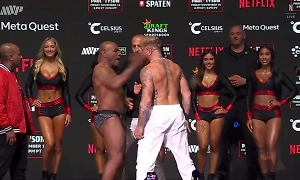 Джейк Пол наступил на ногу Тайсону и получил оплеуху на стердауне