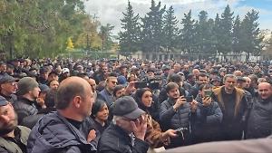 Абхазская оппозиция грозит Бжании созданием временного правительства