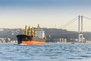 Движение судов в Босфоре приостановлено из-за поломки танкера, шедшего из России