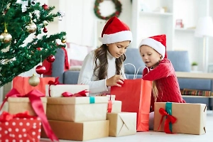 Никаких чупа-чупсов и шипучек: Родителям назвали безопасный состав новогоднего подарка