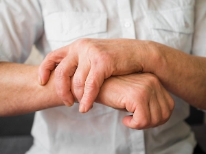 Британские учёные: менопауза усугубляет боли при ревматоидном артрите