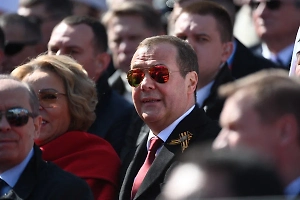 «Жирная тварь набросилась на хозяина»: Медведев сравнил Киев с бешеным животным после атаки КТК