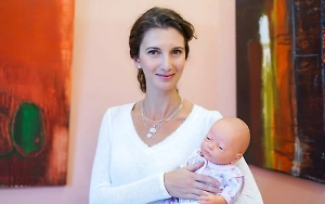 Счастье, когда в семье с детьми есть бабушка, которая принимает активное участие в жизни внуков. Для мамы это неоценимая помощь, для детей — расширение круга общения, ещё один близкий человек. Однако нередко между взрослыми начинаются споры о воспитании, ревность, перетягивание каната