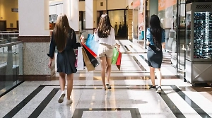 Способ отвлечься: Психолог объяснила, почему распродажи вызывают стресс