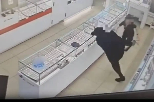Из грязи в князи: Бомж ограбил ювелирку в Новосибирске и шиканул на полмиллиона