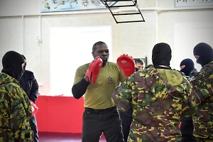 Получивший гражданство РФ боксёр Джонсон прошёл курс молодого бойца в главке ФСИН