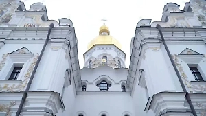 Зеленский со сторонниками устроили «пирушку» в Киево-Печерской лавре