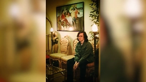 Заблокированы счета «небинарного» комика, сбежавшего из России после шутки матом о Христе