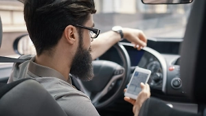 В МВД объяснили, кому нужно продлить водительские права до конца 2024 года