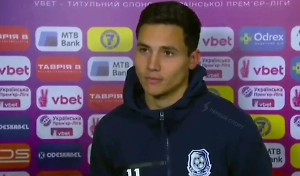 «Ой»: Украинский футболист начал отвечать на русском, но быстро «сменил раскладку»