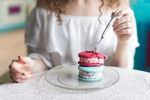 Сладкоежкам на заметку: Названы продукты, ускоряющие старение