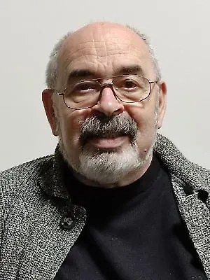 Для того чтобы перехватить ракету «Орешник», надо, чтобы ракеты ПРО летали со скоростью, которая выше, чем скорость полёта ракеты «Орешника». У американцев нет таких ракет, которые могут летать с гиперзвуковой скоростью выше 5,5-6 махов. А Орешник летает со скоростью 10 махов. <...> Поэтому говорить, что THAAD может что-то перехватить… Бред сивой кобылы.