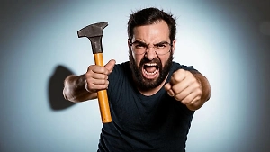 Ревнивый россиянин прибил соперника гвоздями