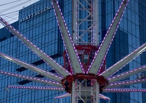 Праздник обернулся кошмаром: На рождественской ярмарке в Бирмингеме рухнул аттракцион