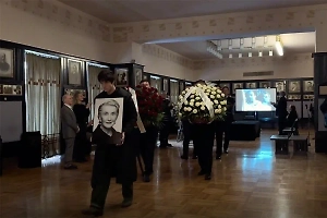 «Она была сильным человеком»: В Москве проводили в последний путь Раису Максимову