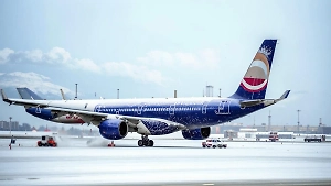 Самолёт «Уральских авиалиний» из Москвы не смог сесть в Самарканде из-за снега