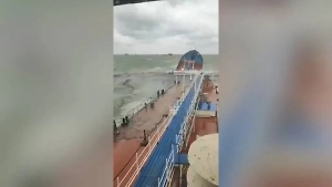 Рулевым «Волгонефти-239» была 26-летняя девушка. Она специально взяла отпуск, чтобы поработать в море