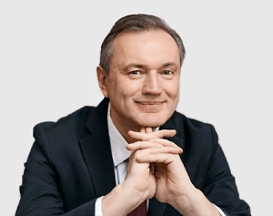 Говоря о шестидневке в самом конце года, вспоминается такой феномен, как второе дыхание, когда человек бежит в силовом исходе. Эти переключения внутри нас действуют в том случае, когда в человеке заложена установка на преодоление. Как правило, она есть у всех, даже у самых невезучих и неудачливых. Просто не все находят для себя объяснение, почему я должен включаться, почему те самые ресурсы должны сейчас быть мною задействованы и так далее.