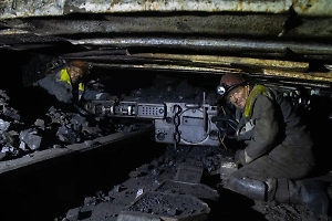 Раненый при обрушении пород в Приморье горнорабочий умер по дороге в больницу