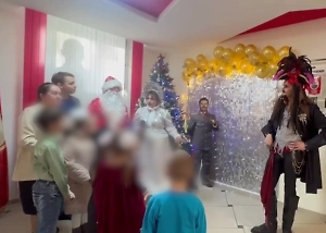 В барнаульском «Сталин-центре» провели ёлку с изгнанием бармалея-либерала