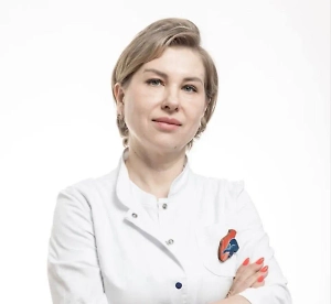 Авиаперелёты, особенно длительные (более шести часов), — ощутимая нагрузка на организм, которая при недостаточно серьёзном отношении способна вызвать массу неприятных симптомов даже у здоровых людей, а у людей с хроническими заболеваниями может спровоцировать их обострение и инициировать опасные для жизни осложнения. В первую очередь это касается пациентов с заболеваниями сердечно-сосудистой системы