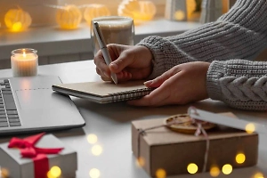 Деньги, техника или ретрит? Life.ru узнал о подарках мечты представителей разных профессий