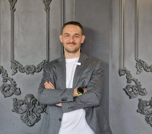 За любой ущерб, причинённый детьми до 14 лет, полную материальную ответственность несут их родители или законные представители. Подростки от 14 до 18 лет несут личную ответственность за причинённый вред. Но при отсутствии у них дохода или имущества, ответственность возлагается на родителей. 