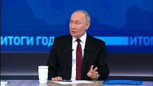 Путин ответил на первый вопрос на прямой линии: Сошёл ли мир с ума?