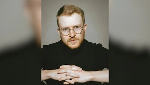 Комик Поперечный* настрочил жалобу в российский суд из США