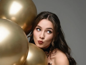 Дочь Юлии Началовой отпраздновала 18-летие в золоте и на каблуках