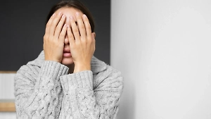 Проблемы с психическим здоровьем людей достигли масштабов пандемии, заявил врач