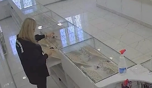 Прятала в трусах: Уральская блогерша обнесла ювелирный магазина на 34 млн