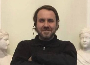 Рождество одно, но празднуют его по-разному из-за расхождения старого и нового стиля. То есть и православные, и католики празднуют его 25 декабря, только 25 декабря у католиков по новому, а у православных по старому, отсюда это расхождение. Так что в определённом смысле все христиане, праздник-то один, празднование разное, форма Рождества, поэтому происходит только расхождение в датах.