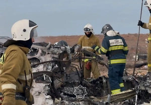 Взрыв у пилотов и пируэты: Выжившая описала хаос в самолёте перед падением в Актау