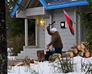 Эйсмонт: Для Лукашенко в России и дрова, и топоры «всегда наготове»