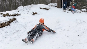 Россиянам объяснили, как правильно оказать доврачебную помощь при зимних травмах