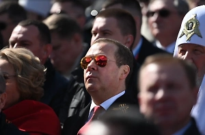 «Всеми доступными средствами»: Медведев призвал наказать Европу