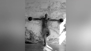 «Покойся с миром, дома»: Первая жена Яниса Тиммы обнародовала фото с его похорон