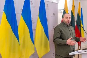 Министра обороны Умерова вызвали в Раду из-за скандала с поставкой мин