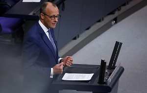 Кандидат в канцлеры Германии отверг обвинения Шольца в игре в «русскую рулетку»