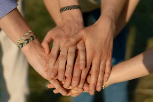 В России стартовала акция «День добровольца. Первые» в преддверии праздника