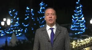 Медведев поздравил россиян с Новым годом и пожелал любви и согласия