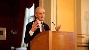 Премьеру Норвегии прислали посылку с наркотиками