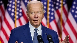 Байден разразился догадками о целях Путина после слов Трампа