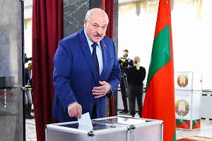 Лукашенко проголосовал на выборах депутатов в Белоруссии