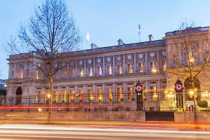 Власти Франции скорректировали слова об отправке военных на Украину