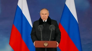 Путин: День защитника Отечества давно стал народным праздником