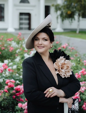 А что же дарить? Не секрет, что в нашей стране одним из любимых подарков для мужчин из года в год являются носки, но на самом деле это вещь довольно интимная и скорее относится к категории бытовой необходимости, нежели презентов. Такие вещи допустимо преподносить только очень близким людям, но попробуйте удивить своего мужчину в этом году, презентовав ему положительные эмоции и новые впечатления.