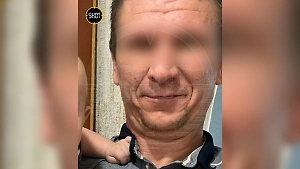 В Подмосковье охранник гимназии пытался совратить школьниц, заряжавших у него вейп